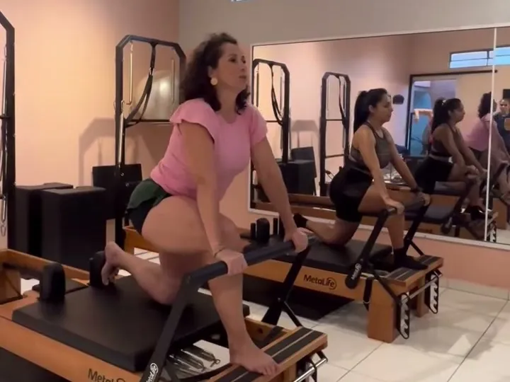 Alunas em aula no reformer do Nogueira Pilates